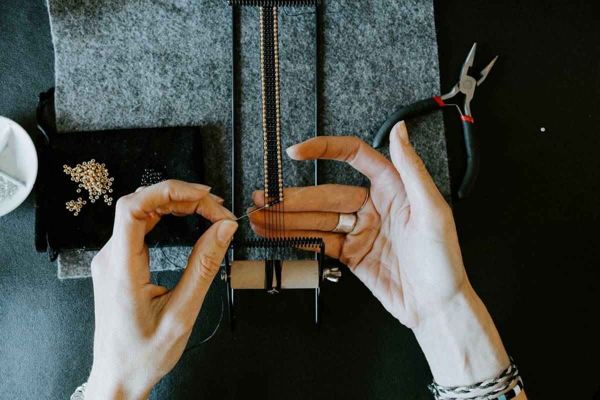 Bar chart showing 73% of handmade jewelry businesses fail within 18 months due to underpricing, poor cash flow, and lack of marketing strategy